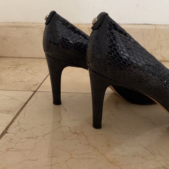 Stuart Weizmann Logoplainfield Sea Crystal Snake Navy Heels - Picture 6 of 8
